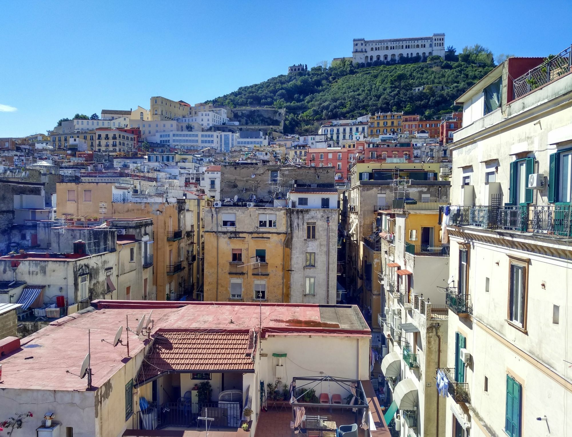 Отель Sui Tetti Di Napoli Экстерьер фото